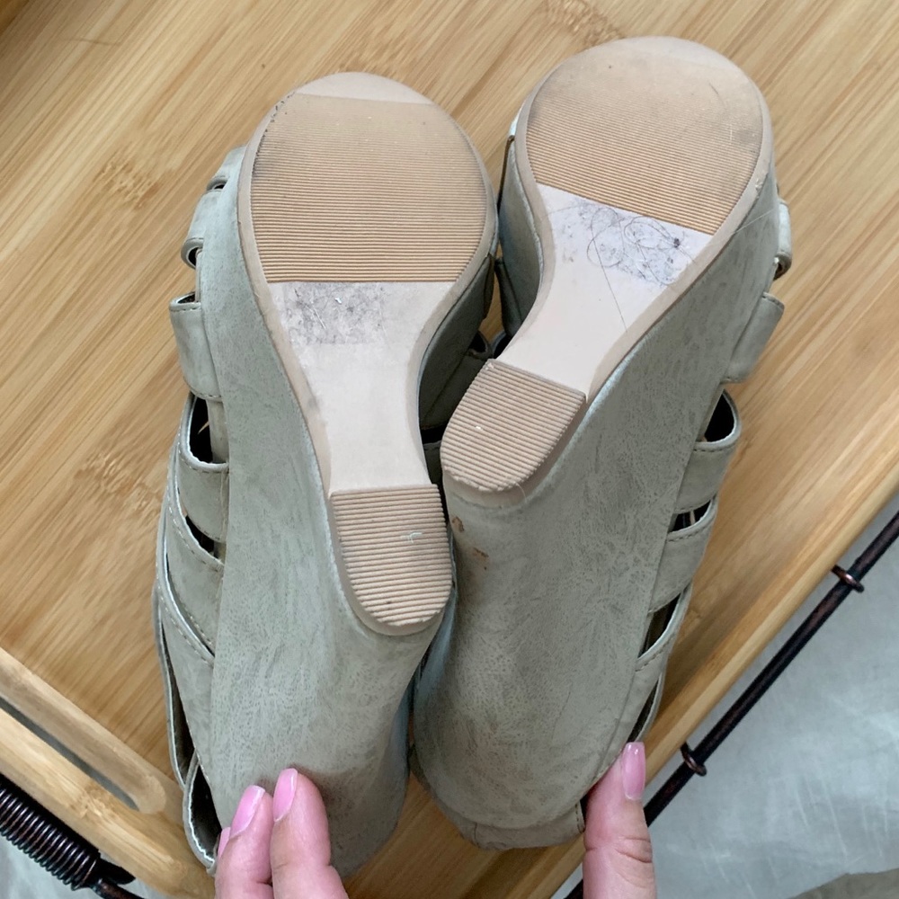 Charlotte Russe Nude Wedge Heel - Picture 5 of 8